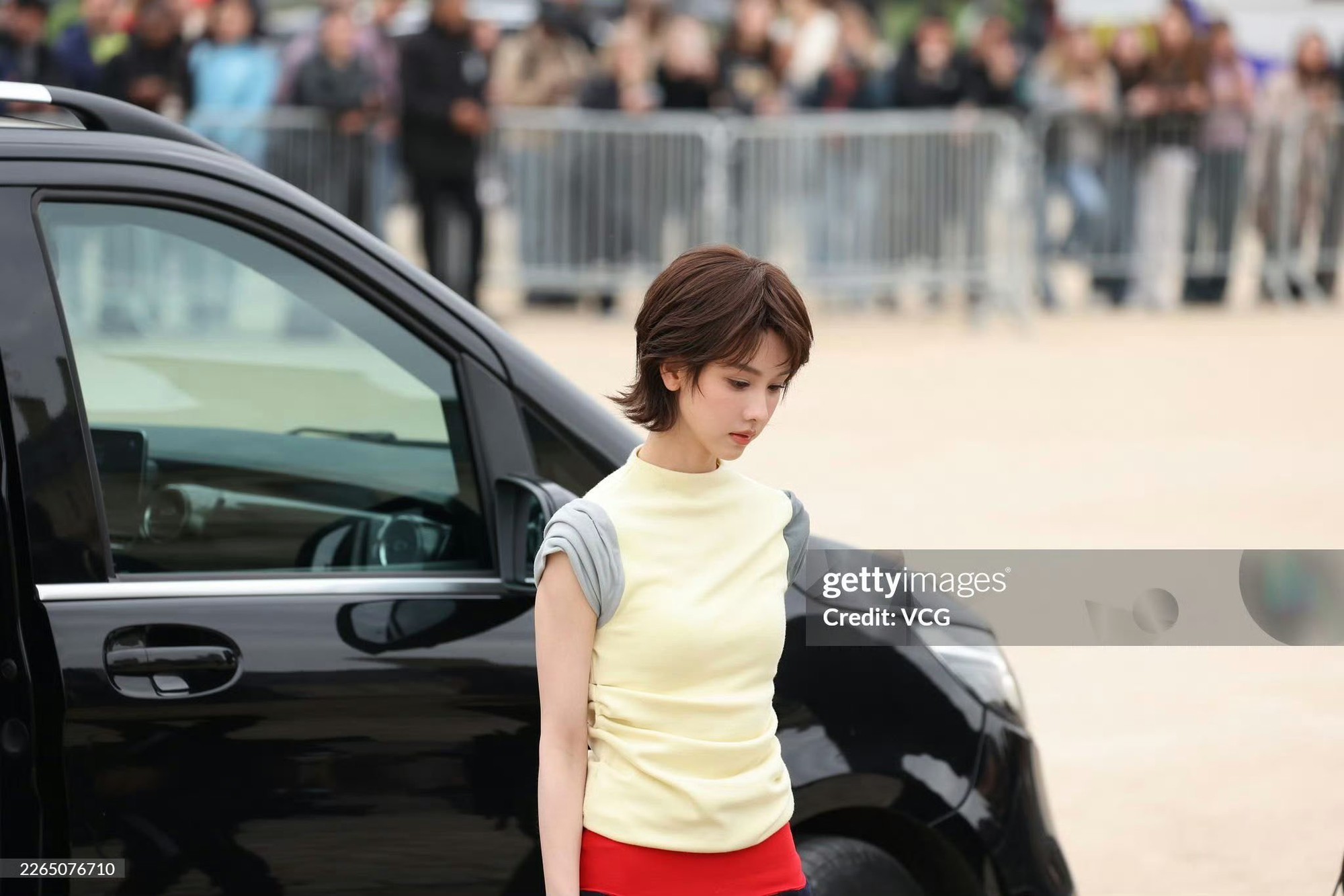 Bạch nguyệt quang Cbiz nỗ lực tại fashion week: Style thay đổi nhưng th&acirc;n h&igrave;nh lại th&agrave;nh t&acirc;m điểm tranh c&atilde;i- Ảnh 2.