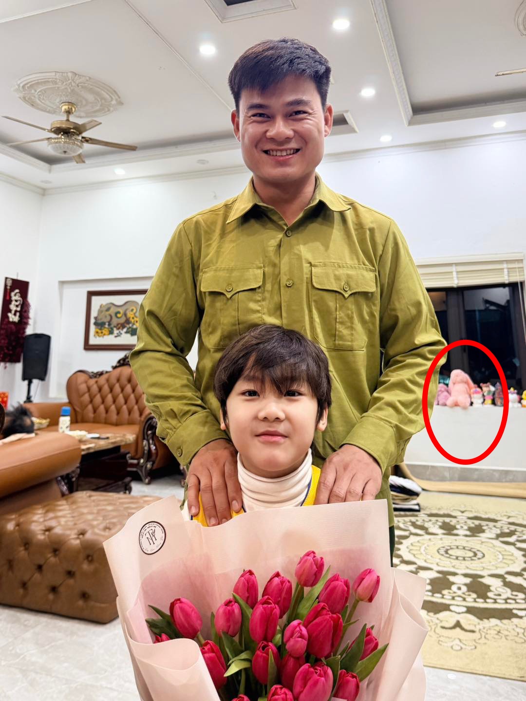 1 m&oacute;n đồ xuất hiện trong bức ảnh chụp vội h&eacute; mở chuyện H&ograve;a Minzy đ&atilde; sinh con g&aacute;i?- Ảnh 2.