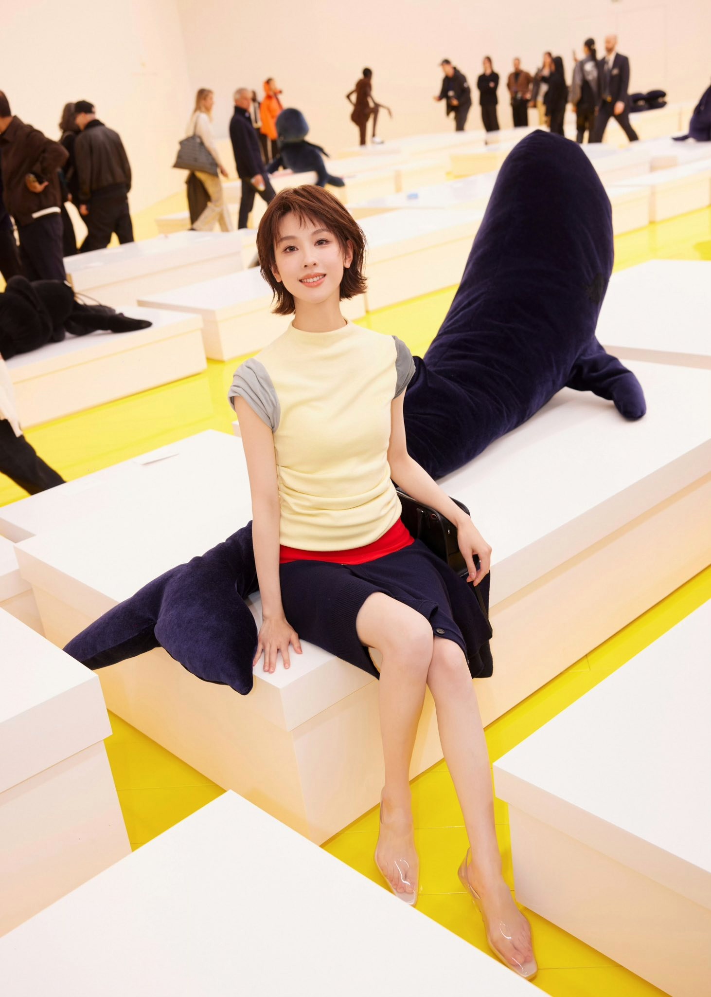 Bạch nguyệt quang Cbiz nỗ lực tại fashion week: Style thay đổi nhưng th&acirc;n h&igrave;nh lại th&agrave;nh t&acirc;m điểm tranh c&atilde;i- Ảnh 9.