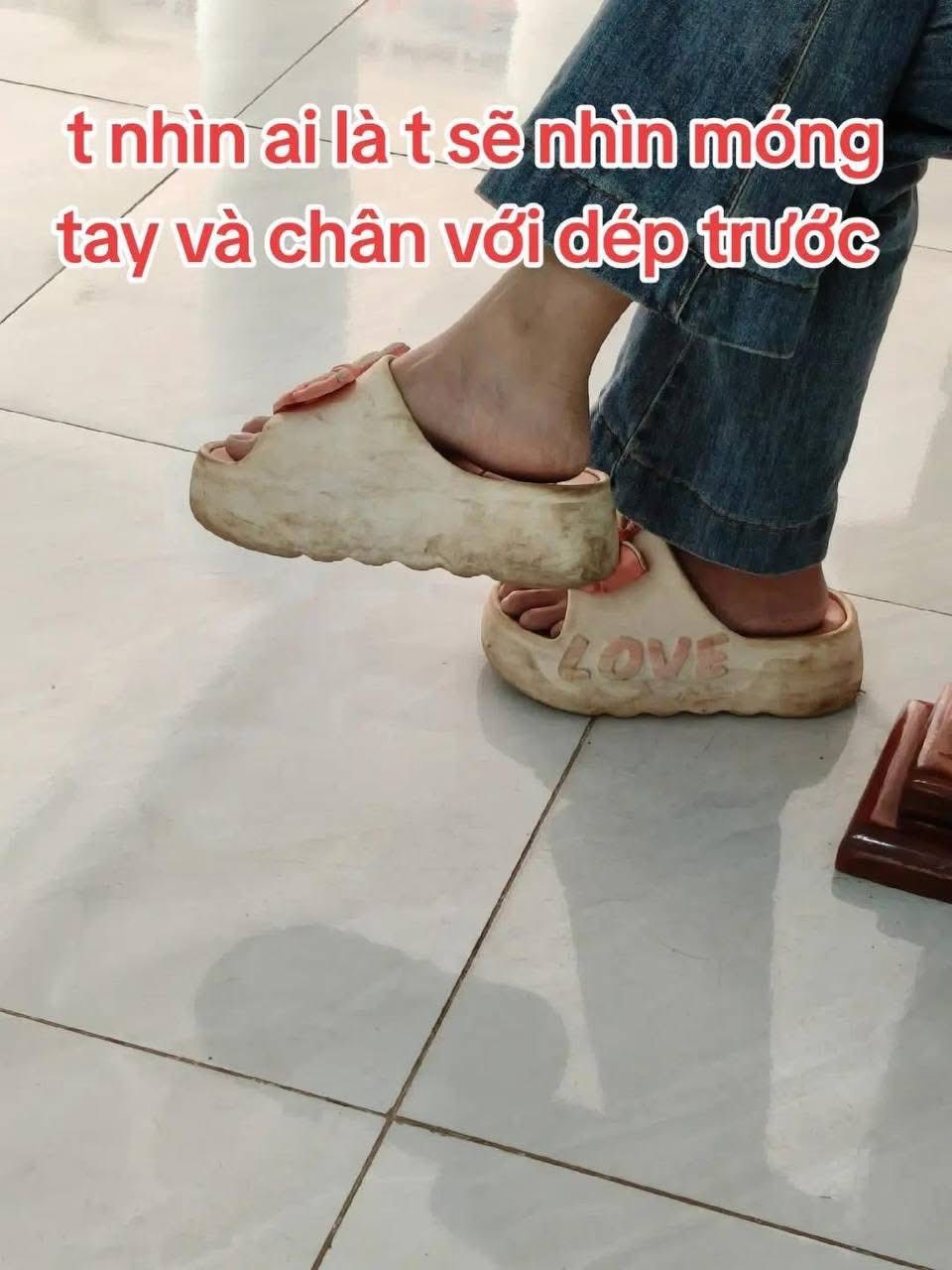 Vụ chụp l&eacute;n c&ocirc; g&aacute;i ở bệnh viện để b&ecirc;u rếu: Nơi gi&agrave;nh giật sự sống đ&acirc;u phải s&agrave;n diễn thời trang m&agrave; đ&ograve;i lộng lẫy?- Ảnh 3.