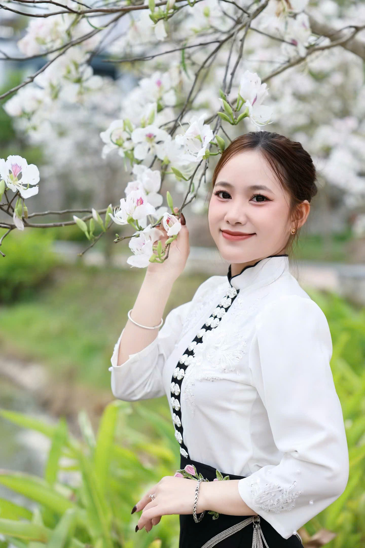 Hoa ban bung nở ngập tr&agrave;n Điện Bi&ecirc;n- Ảnh 13.