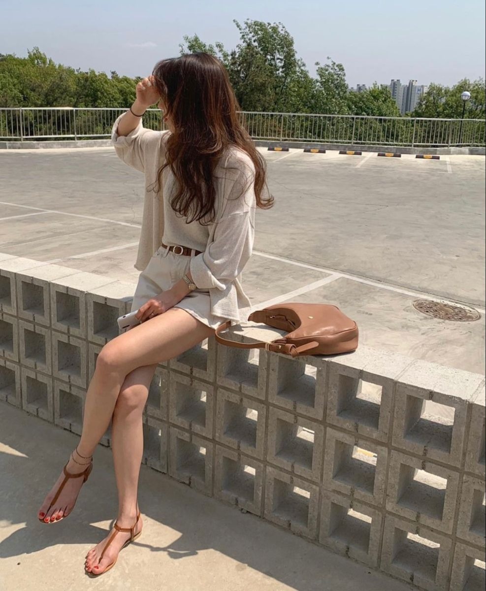 3 mẫu gi&agrave;y h&egrave; &ecirc;m ch&acirc;n t&ocirc;n d&aacute;ng, diện với quần jeans hay ch&acirc;n v&aacute;y đều "over hợp"- Ảnh 8.