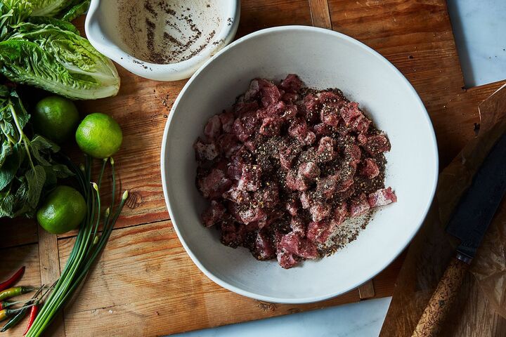 Tại sao người Th&aacute;i Lan th&iacute;ch ăn thịt sống?- Ảnh 3.