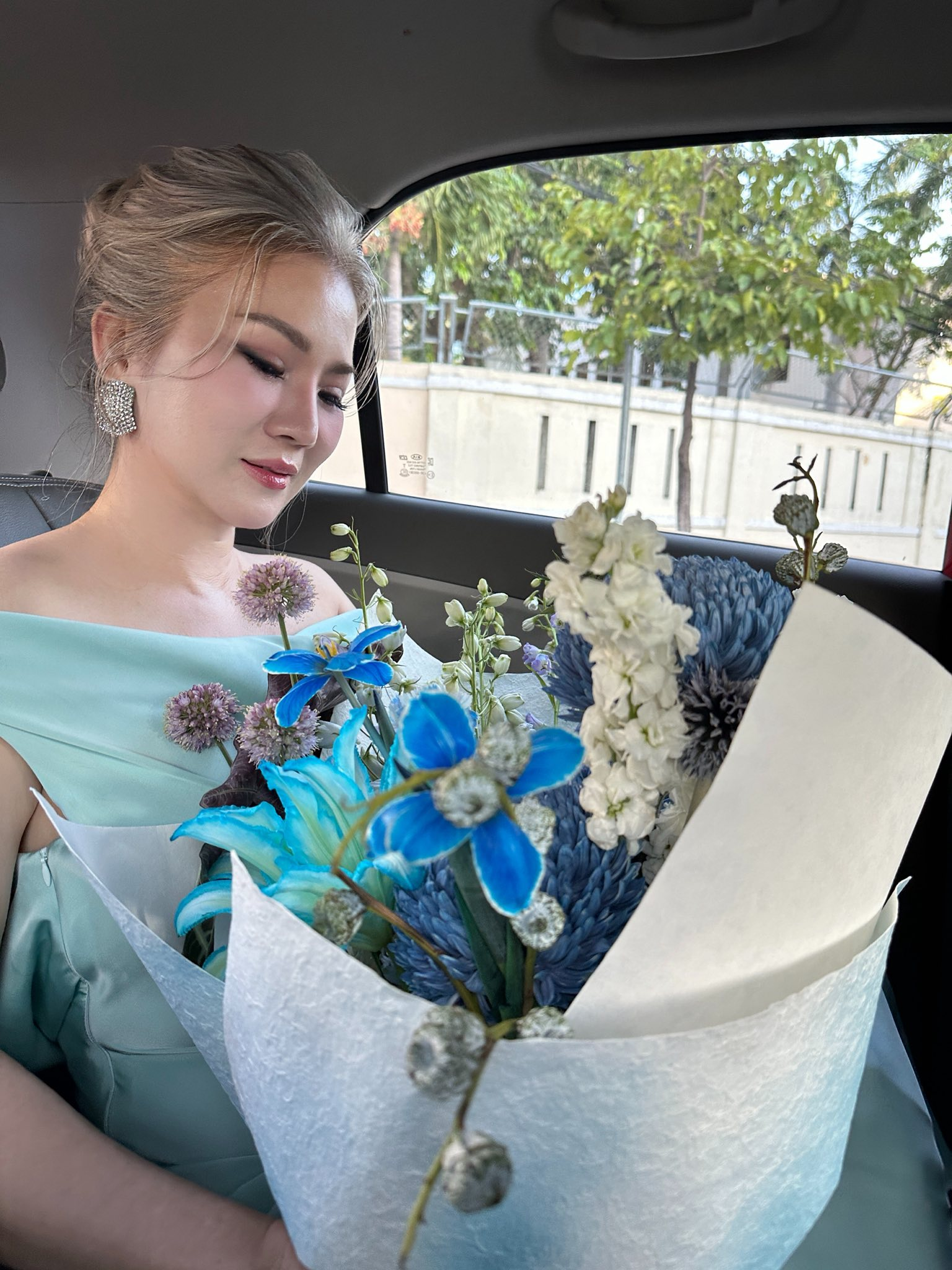 &ldquo;Hoa hậu t&oacute;c bạc&rdquo; của phụ nữ trung ni&ecirc;n: Nhan sắc cao sang của người phụ nữ 52 tuổi g&acirc;y ch&uacute; &yacute; với suối t&oacute;c bạc bồng bềnh- Ảnh 15.