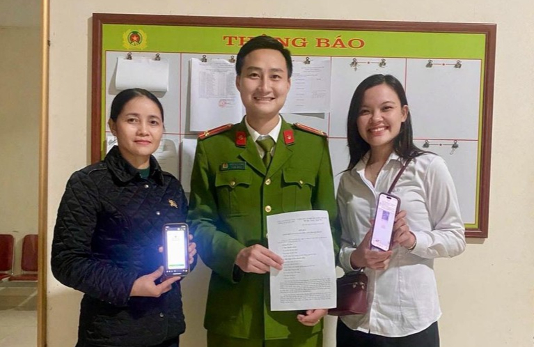 Bất ngờ nhận 1,3 tỷ đồng chuyển nhầm, người phụ nữ l&agrave;m ngay một điều- Ảnh 1.