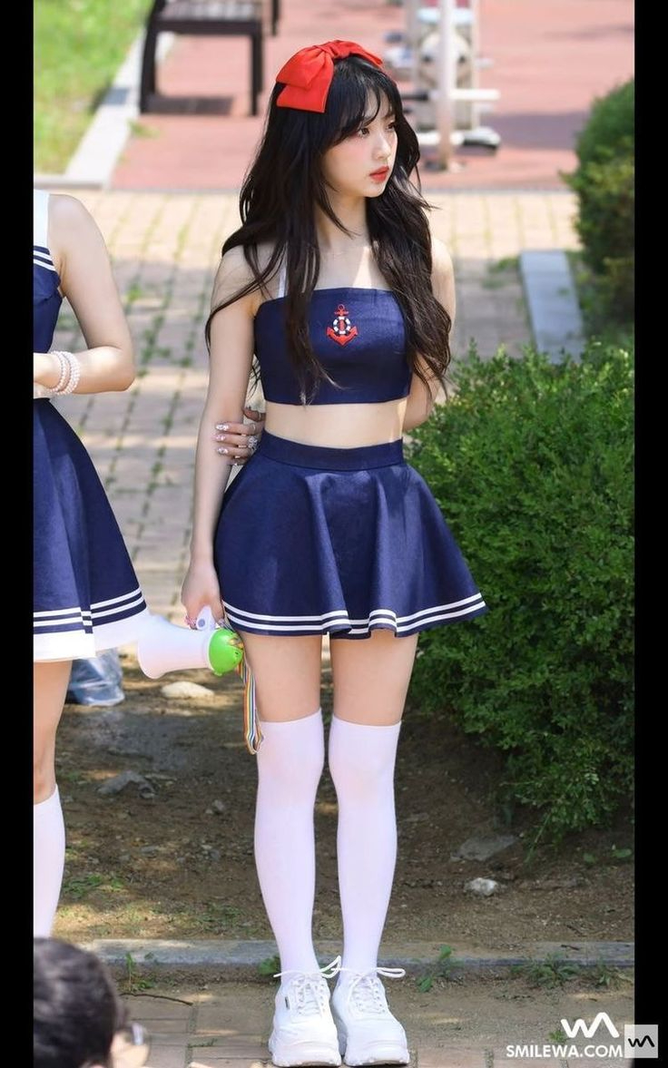 Hoảng hồn nữ ca sĩ chỉ nặng 34kg!- Ảnh 3.