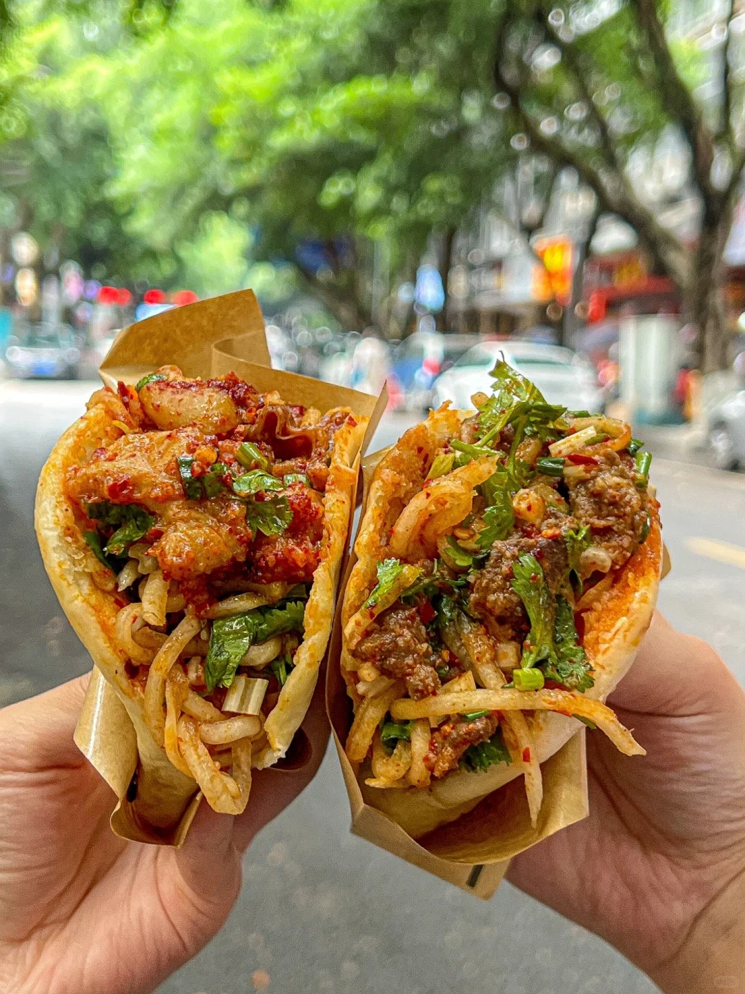 Kh&aacute;m ph&aacute; 6 m&oacute;n ăn lề đường "đỉnh n&oacute;c" khiến d&acirc;n bản địa m&ecirc; mẩn ở Tứ Xuy&ecirc;n, m&oacute;n số 6 giống hệt b&aacute;nh m&igrave; ph&aacute; lấu Việt Nam!- Ảnh 24.