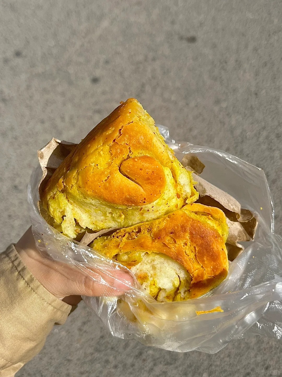 Kh&aacute;m ph&aacute; 6 m&oacute;n ăn lề đường "đỉnh n&oacute;c" khiến d&acirc;n bản địa m&ecirc; mẩn ở Tứ Xuy&ecirc;n, m&oacute;n số 6 giống hệt b&aacute;nh m&igrave; ph&aacute; lấu Việt Nam!- Ảnh 20.