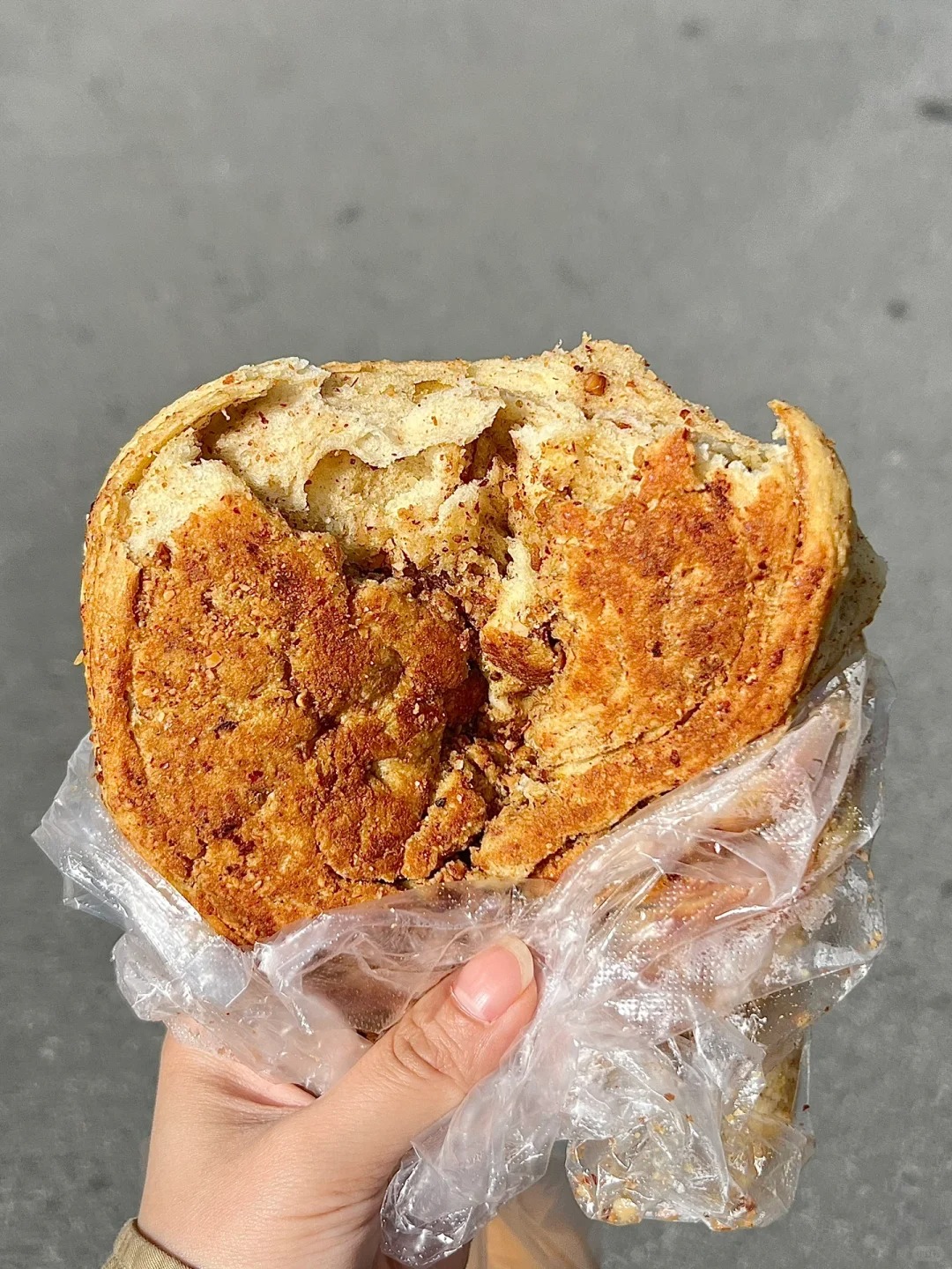 Kh&aacute;m ph&aacute; 6 m&oacute;n ăn lề đường "đỉnh n&oacute;c" khiến d&acirc;n bản địa m&ecirc; mẩn ở Tứ Xuy&ecirc;n, m&oacute;n số 6 giống hệt b&aacute;nh m&igrave; ph&aacute; lấu Việt Nam!- Ảnh 22.