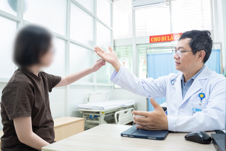 Đau đầu suốt 2 năm, c&ocirc; g&aacute;i 20 tuổi đi kh&aacute;m ph&aacute;t hiện bệnh hiếm gặp- Ảnh 2.