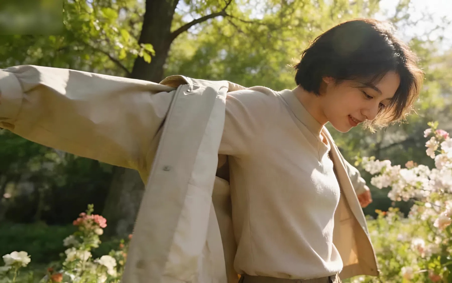 Từng liệt nửa người v&igrave; ung thư m&aacute;u, người phụ nữ ngo&agrave;i 60 tuổi hồi sinh kỳ diệu: 8 th&aacute;ng sau đứng lớp 6 tiết mỗi ng&agrave;y- Ảnh 2.