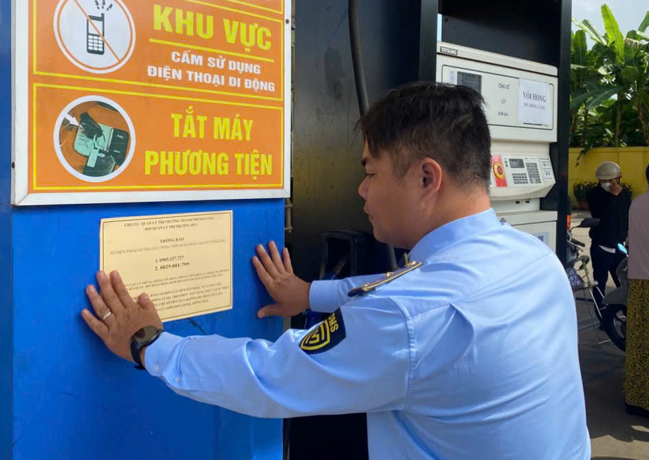 Đ&agrave; Nẵng: D&aacute;n số điện thoại đường d&acirc;y n&oacute;ng tại to&agrave;n bộ cửa h&agrave;ng xăng dầu- Ảnh 1.