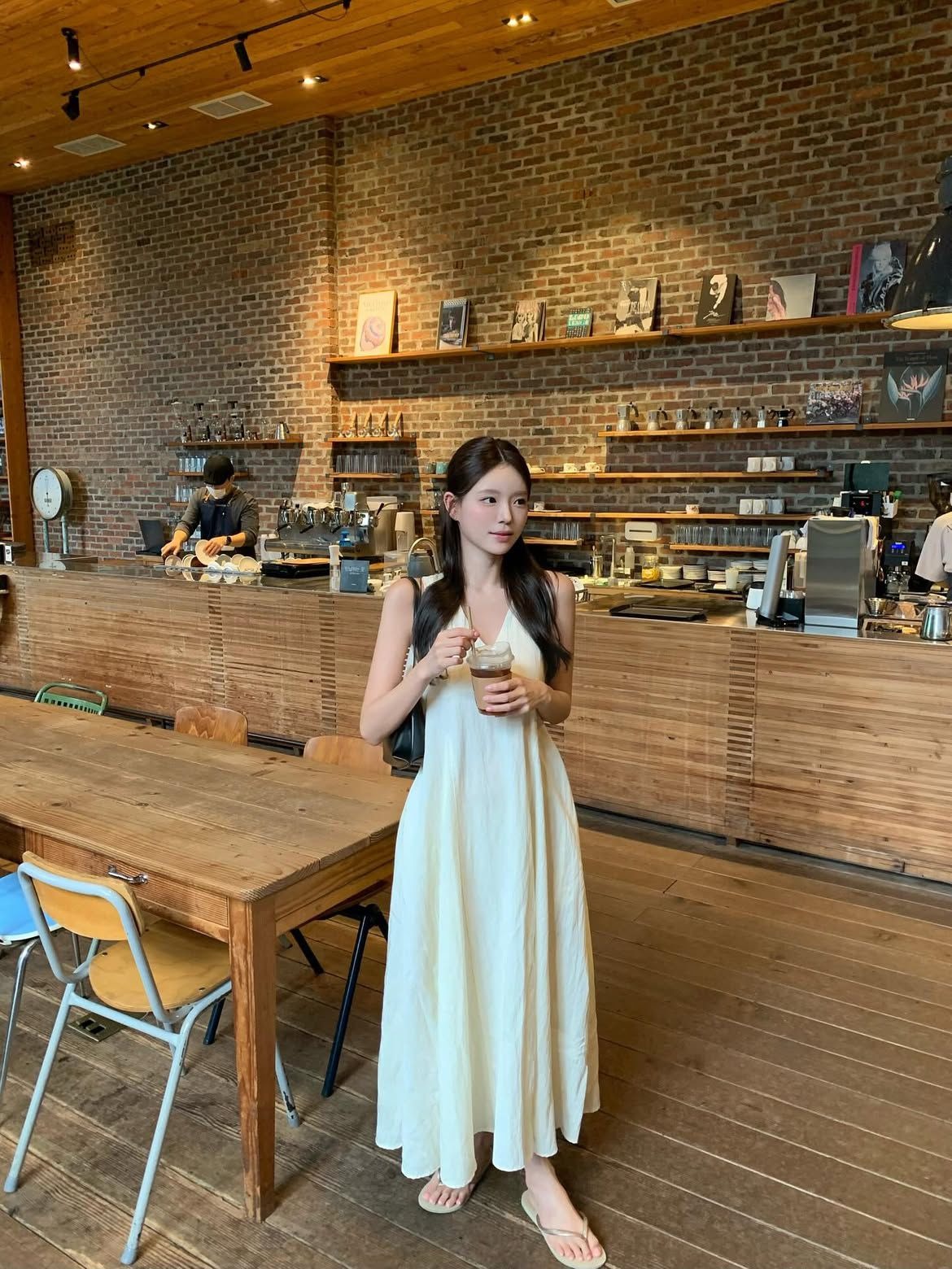 4 mẫu v&aacute;y h&egrave; "chuốc say" mọi c&ocirc; g&aacute;i, gi&uacute;p n&agrave;ng mặc đẹp kh&ocirc;ng trượt ph&aacute;t n&agrave;o- Ảnh 8.