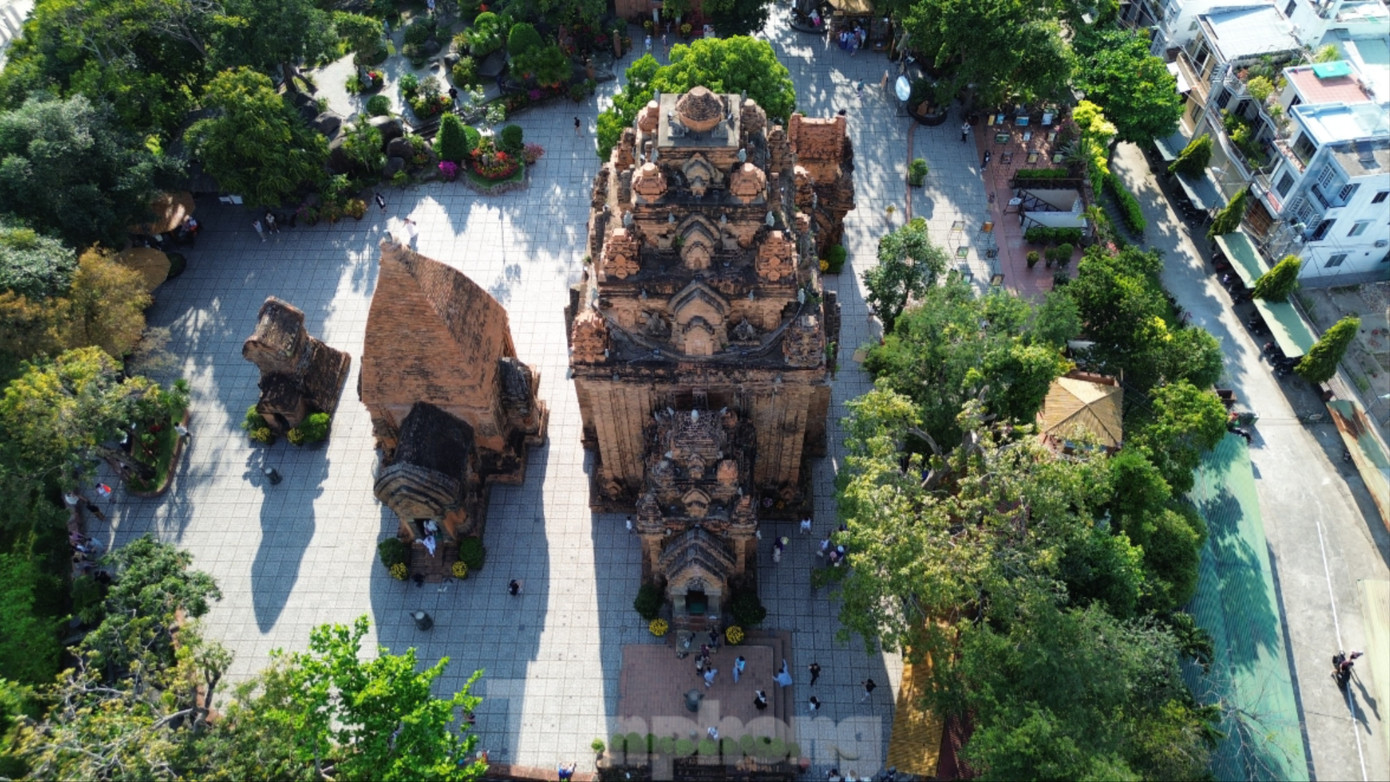 Th&aacute;p B&agrave; Ponagar - dấu ấn ngh&igrave;n năm văn h&oacute;a Chăm giữa l&ograve;ng Nha Trang- Ảnh 2.