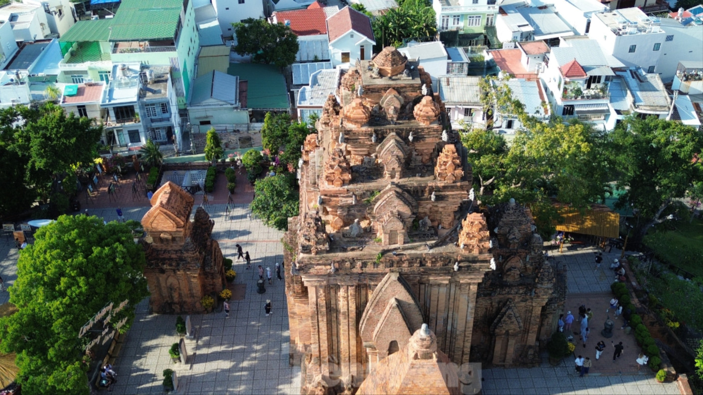 Th&aacute;p B&agrave; Ponagar - dấu ấn ngh&igrave;n năm văn h&oacute;a Chăm giữa l&ograve;ng Nha Trang- Ảnh 4.