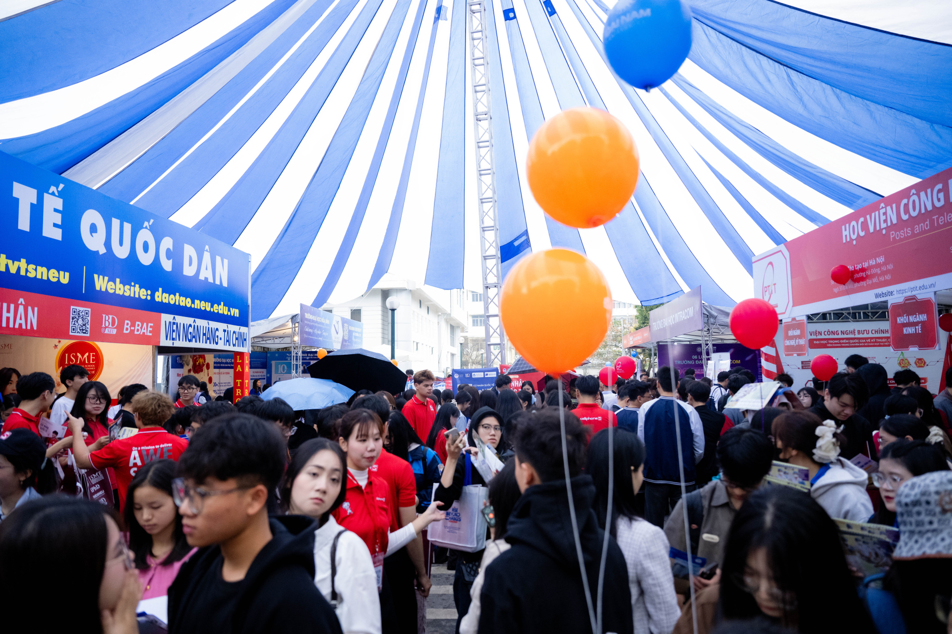 "Si&ecirc;u Chủ nhật" tư vấn tuyển sinh 2026 tại Đại học B&aacute;ch khoa H&agrave; Nội: Hơn 320 gian trại, học sinh đội mưa đến t&igrave;m hiểu ng&agrave;nh học- Ảnh 17.