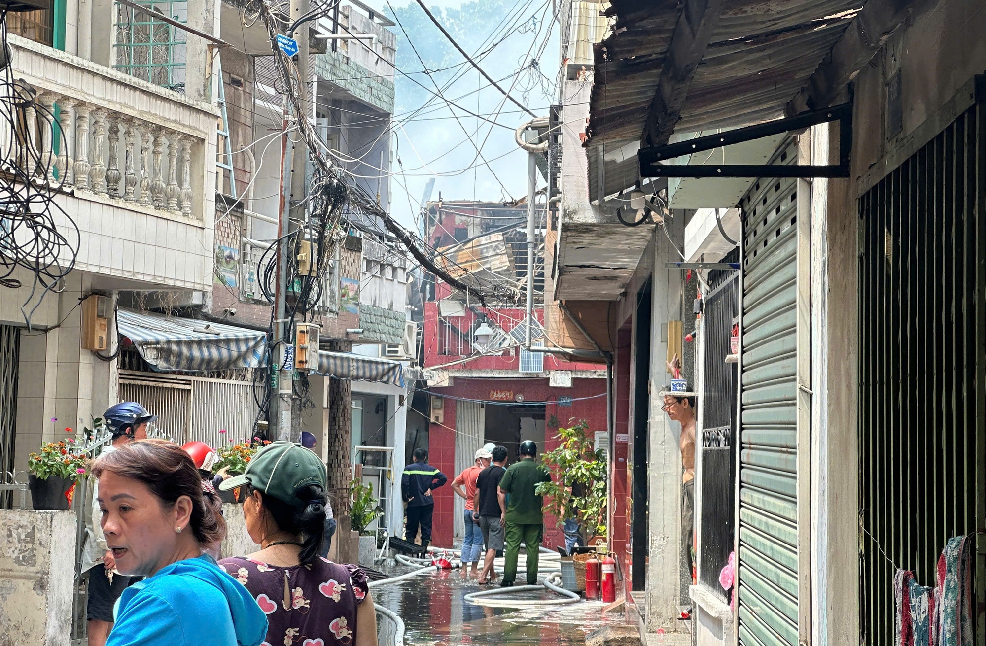 Ch&aacute;y lớn nh&agrave; d&acirc;n ở phường Minh Phụng, TPHCM- Ảnh 1.