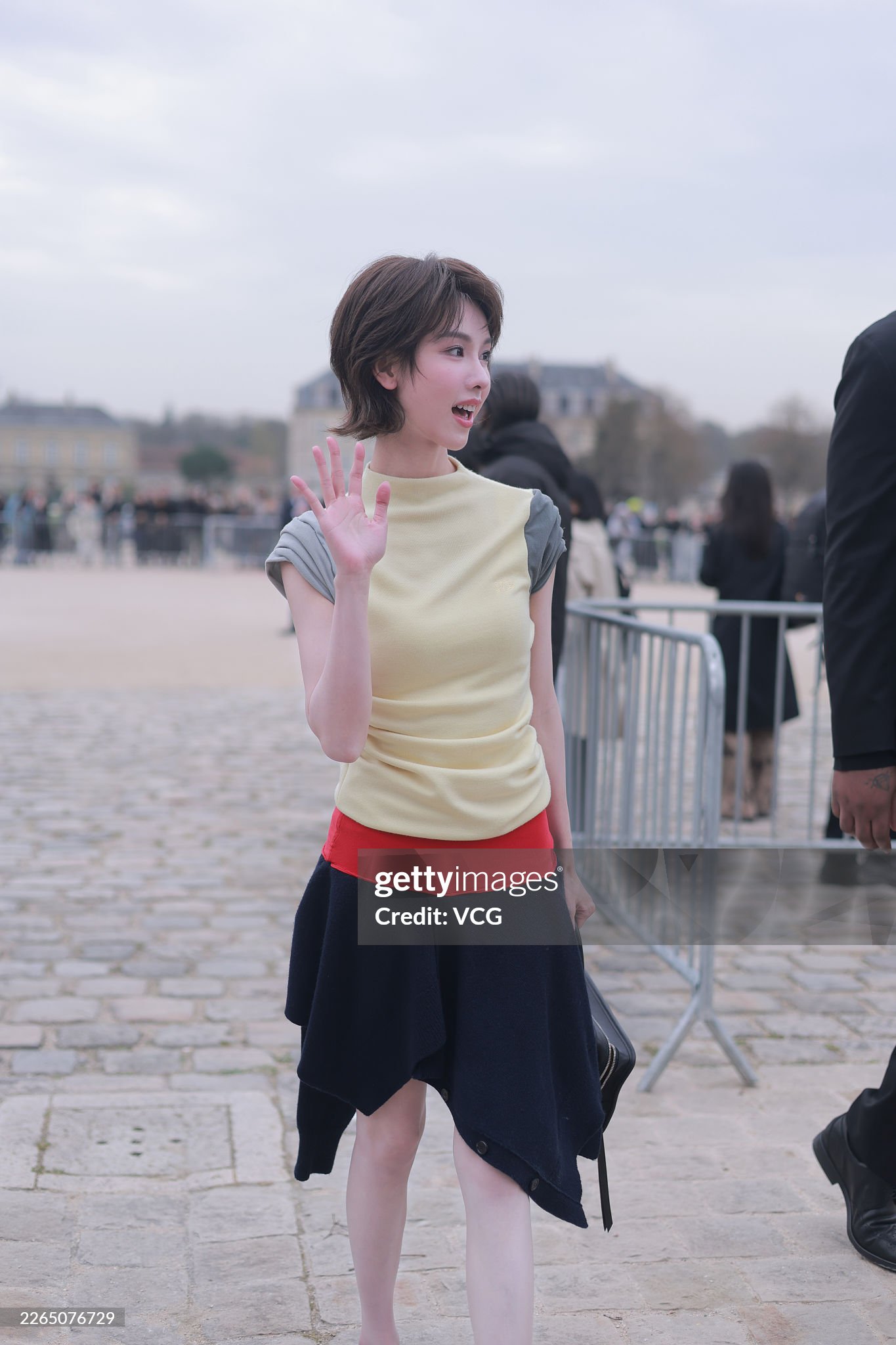 Bạch nguyệt quang Cbiz nỗ lực tại fashion week: Style thay đổi nhưng th&acirc;n h&igrave;nh lại th&agrave;nh t&acirc;m điểm tranh c&atilde;i- Ảnh 8.