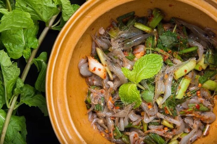 Tại sao người Th&aacute;i Lan th&iacute;ch ăn thịt sống?- Ảnh 2.