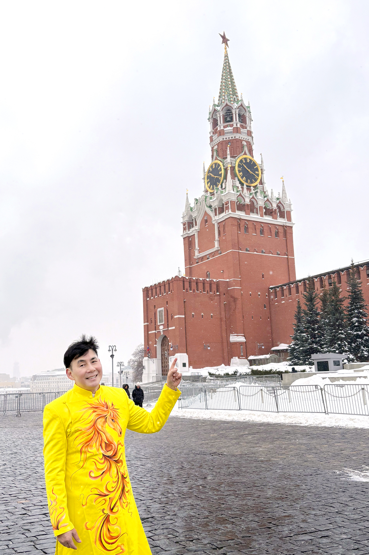 Chuyến du lịch đầy bất ổn của nam ca sĩ sở hữu nh&agrave; hơn 2.000 c&acirc;y v&agrave;ng, cầu nguyện xin về nước an to&agrave;n- Ảnh 2.