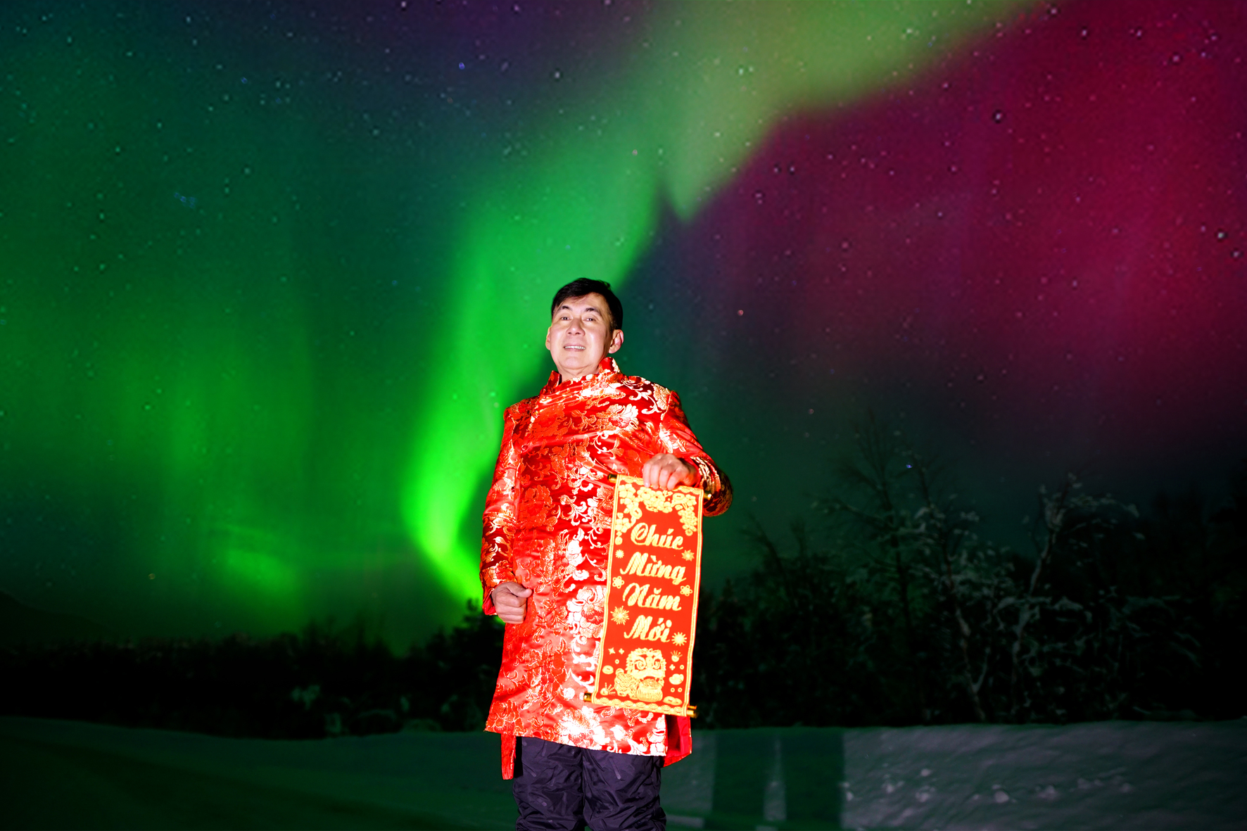 Chuyến du lịch đầy bất ổn của nam ca sĩ sở hữu nh&agrave; hơn 2.000 c&acirc;y v&agrave;ng, cầu nguyện xin về nước an to&agrave;n- Ảnh 3.