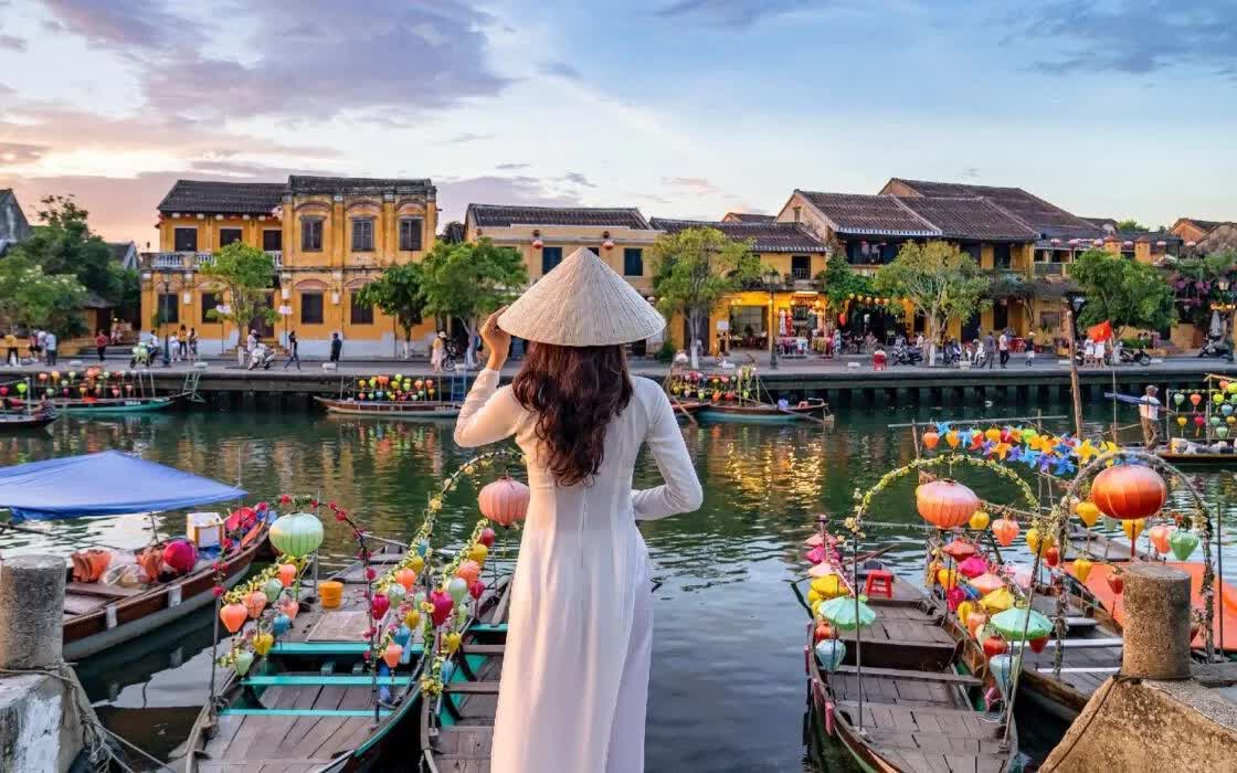 Hội An (TP Đ&agrave; Nẵng) l&agrave; điểm đến hiếu kh&aacute;ch nhất Việt Nam năm 2026