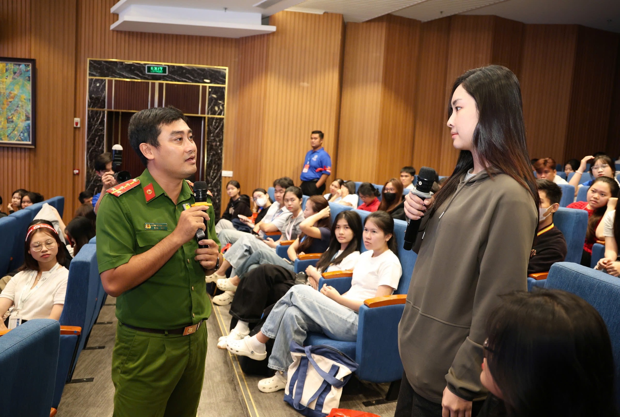 C&ocirc;ng an TPHCM cảnh thủ đoạn lừa đảo đ&uacute;ng dịp 8-3, bạn trẻ hết sức lưu &yacute;- Ảnh 1.