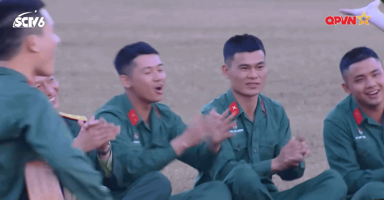 Khoảnh khắc chứng minh chồng sắp cưới của H&ograve;a Minzy &ldquo;tr&uacute;ng s&eacute;t &aacute;i t&igrave;nh&rdquo; từ c&aacute;i nh&igrave;n đầu ti&ecirc;n- Ảnh 3.