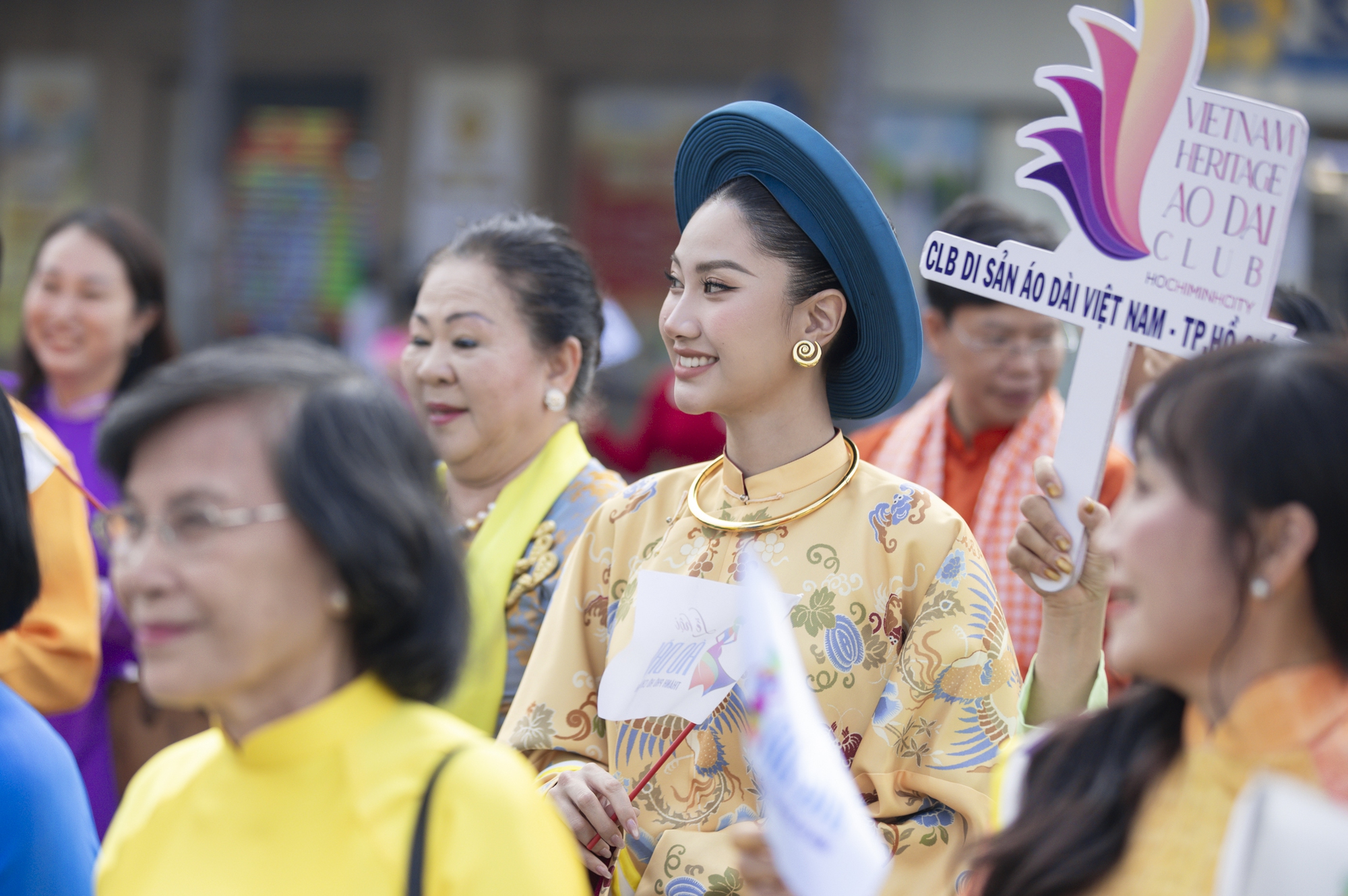 Cảnh tượng hiếm thấy ở phố đi bộ Nguyễn Huệ: 3.000 phụ nữ c&ugrave;ng l&agrave;m một việc v&agrave;o ng&agrave;y 8/3- Ảnh 5.