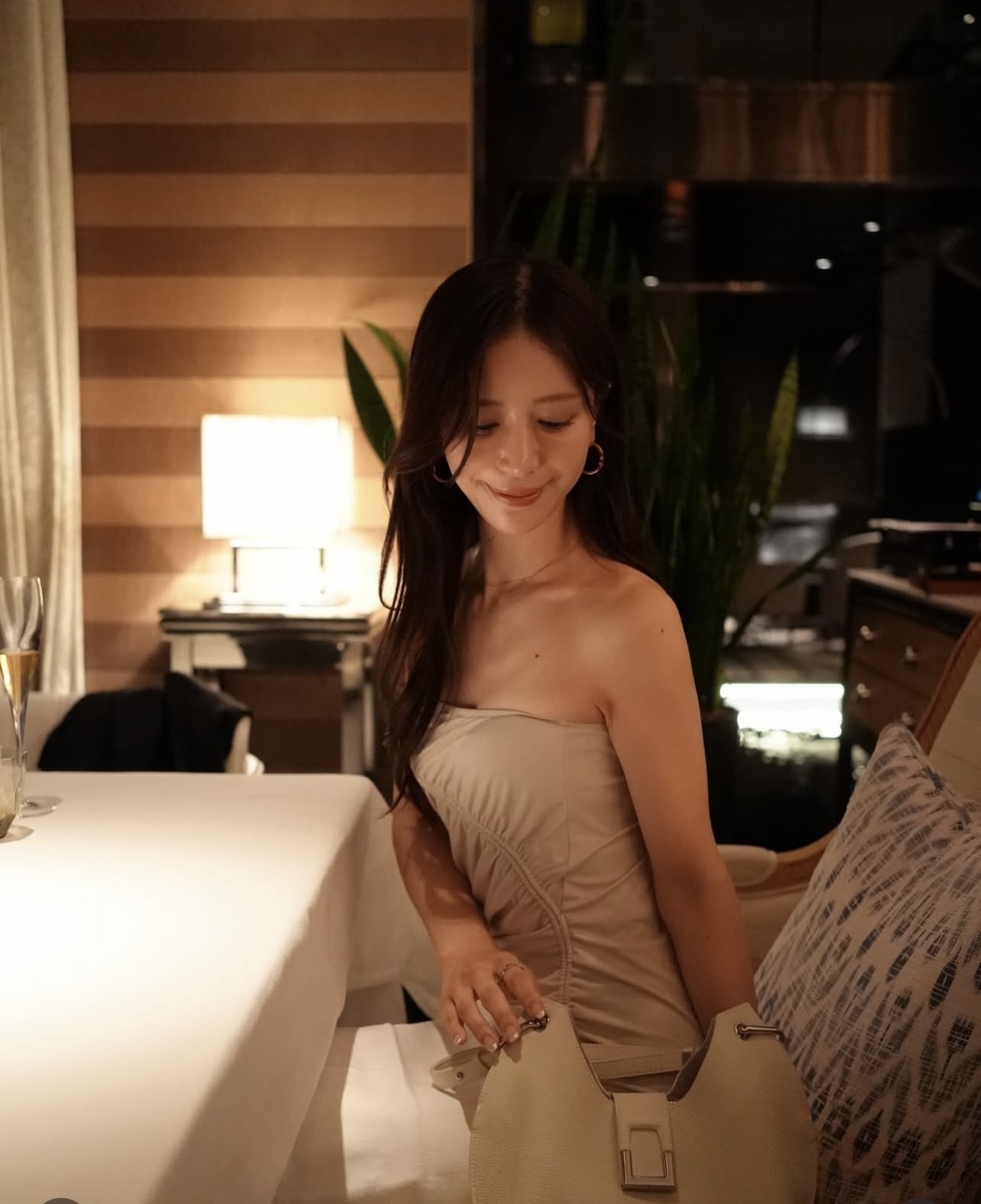 Mẹ Nhật U40 xinh đẹp, tươi tắn như ngo&agrave;i 20: B&iacute; quyết d&aacute;ng đẹp bắt nguồn từ c&aacute;ch ăn- Ảnh 1.