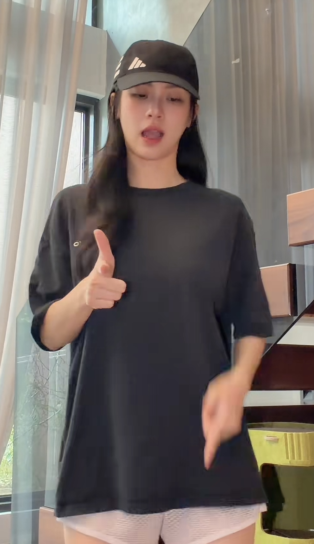 Kh&ocirc;ng v&aacute;y v&oacute;c, kh&ocirc;ng trang điểm lồng lộn, đ&acirc;y mới l&agrave; điều gi&uacute;p Vũ Thu&yacute; Quỳnh lấy thiện cảm từ c&ocirc;ng ch&uacute;ng- Ảnh 4.