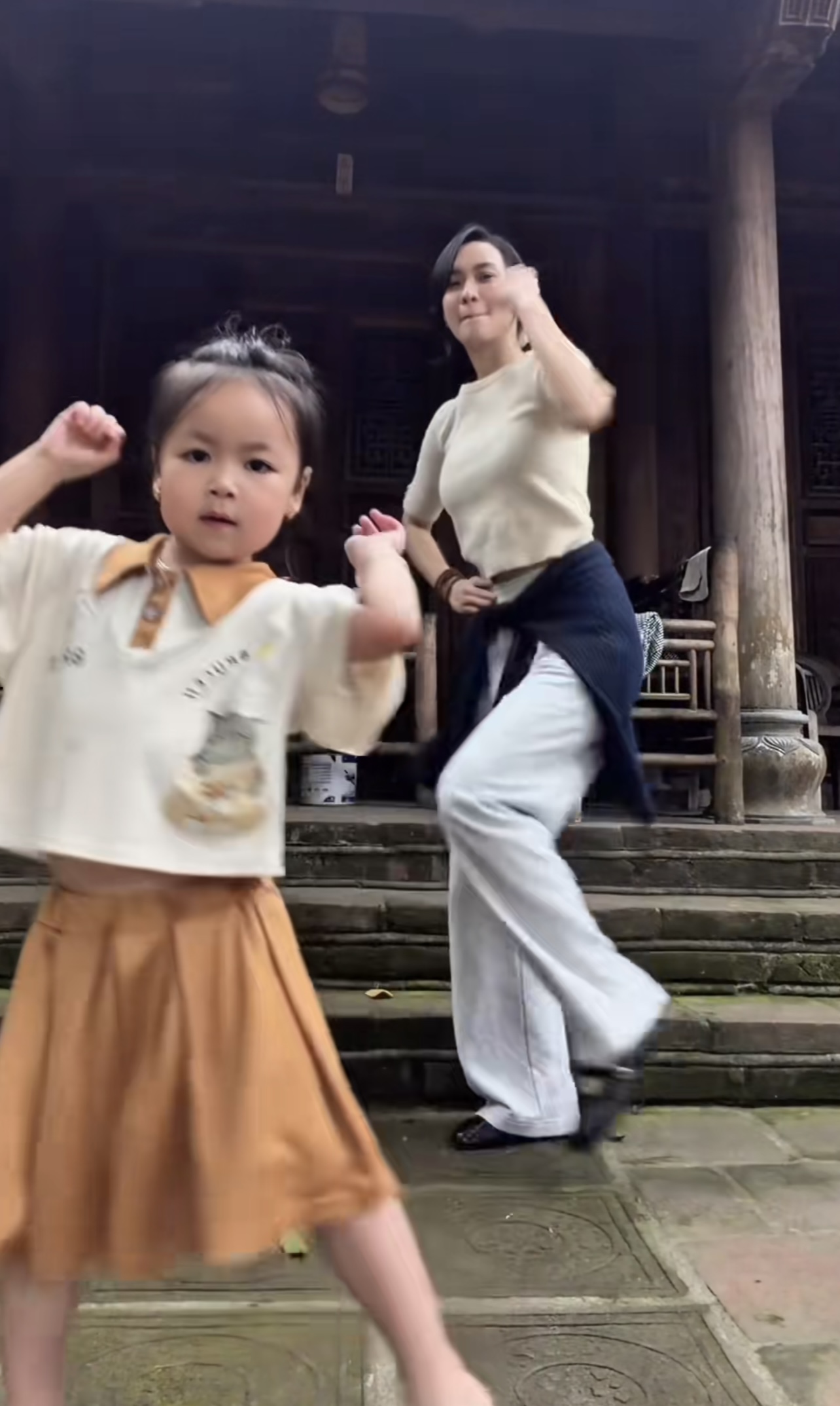 Kh&ocirc;ng v&aacute;y v&oacute;c, kh&ocirc;ng trang điểm lồng lộn, đ&acirc;y mới l&agrave; điều gi&uacute;p Vũ Thu&yacute; Quỳnh lấy thiện cảm từ c&ocirc;ng ch&uacute;ng- Ảnh 5.