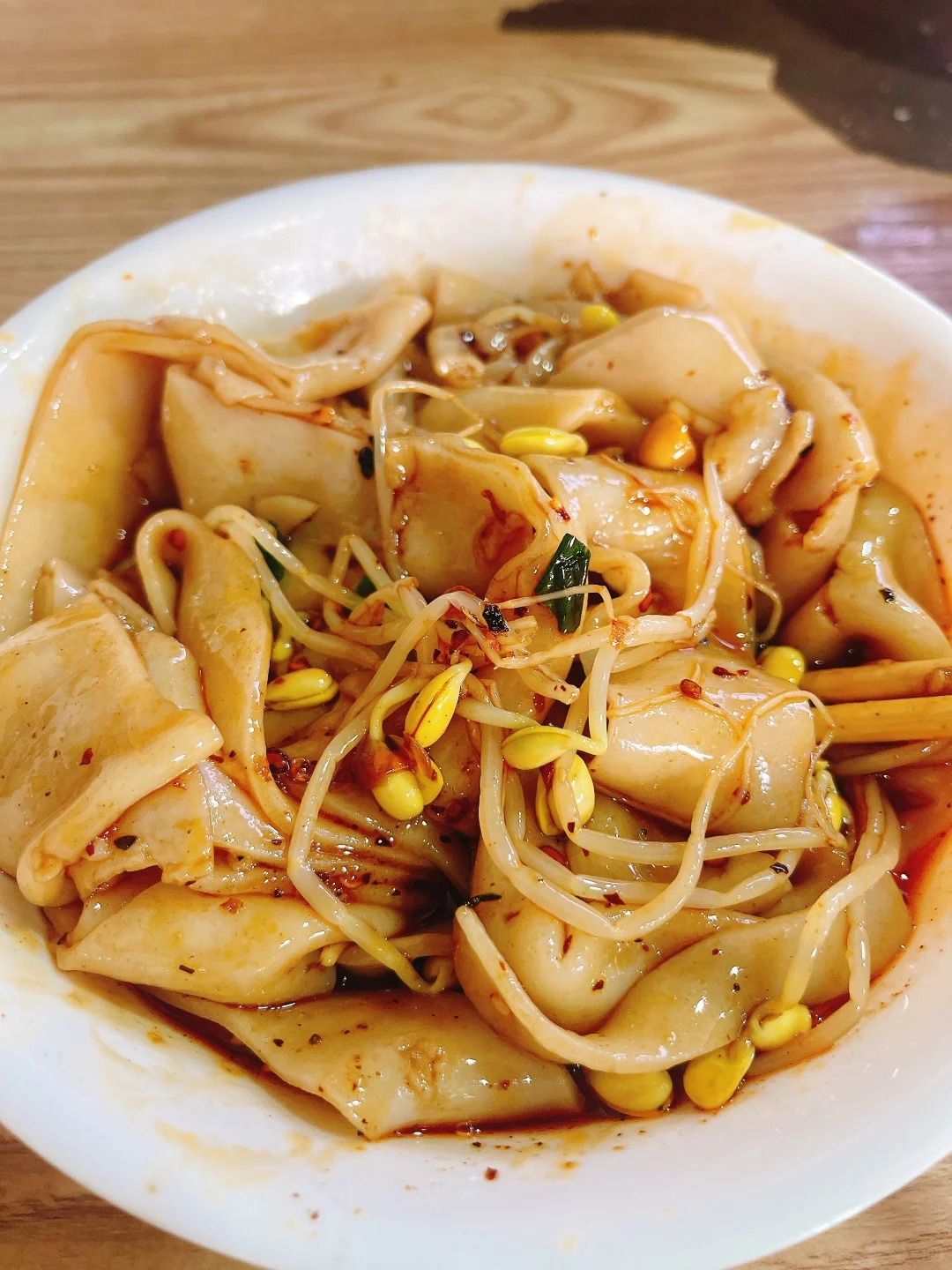 Kh&aacute;m ph&aacute; 6 m&oacute;n ăn lề đường "đỉnh n&oacute;c" khiến d&acirc;n bản địa m&ecirc; mẩn ở Tứ Xuy&ecirc;n, m&oacute;n số 6 giống hệt b&aacute;nh m&igrave; ph&aacute; lấu Việt Nam!- Ảnh 1.