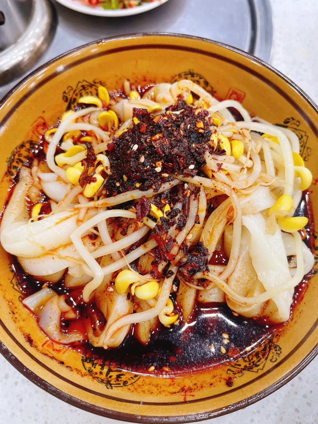 Kh&aacute;m ph&aacute; 6 m&oacute;n ăn lề đường "đỉnh n&oacute;c" khiến d&acirc;n bản địa m&ecirc; mẩn ở Tứ Xuy&ecirc;n, m&oacute;n số 6 giống hệt b&aacute;nh m&igrave; ph&aacute; lấu Việt Nam!- Ảnh 3.