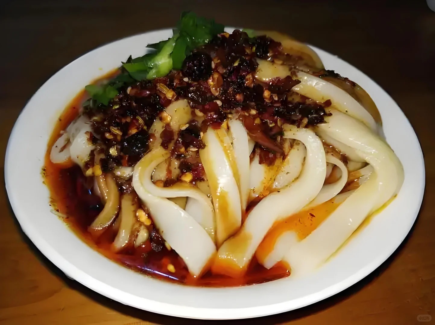 Kh&aacute;m ph&aacute; 6 m&oacute;n ăn lề đường "đỉnh n&oacute;c" khiến d&acirc;n bản địa m&ecirc; mẩn ở Tứ Xuy&ecirc;n, m&oacute;n số 6 giống hệt b&aacute;nh m&igrave; ph&aacute; lấu Việt Nam!- Ảnh 4.