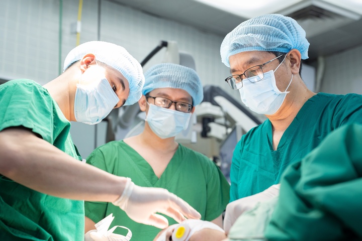 Đau đầu suốt 2 năm, c&ocirc; g&aacute;i 20 tuổi đi kh&aacute;m ph&aacute;t hiện bệnh hiếm gặp- Ảnh 1.