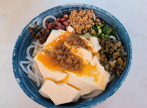 Kh&aacute;m ph&aacute; 6 m&oacute;n ăn lề đường "đỉnh n&oacute;c" khiến d&acirc;n bản địa m&ecirc; mẩn ở Tứ Xuy&ecirc;n, m&oacute;n số 6 giống hệt b&aacute;nh m&igrave; ph&aacute; lấu Việt Nam!- Ảnh 7.