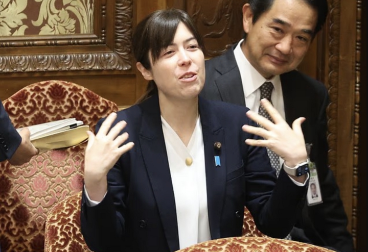 Muộn họp 5 ph&uacute;t, Bộ trưởng Nhật Bản gửi lời xin lỗi to&agrave;n thể người d&acirc;n- Ảnh 1.