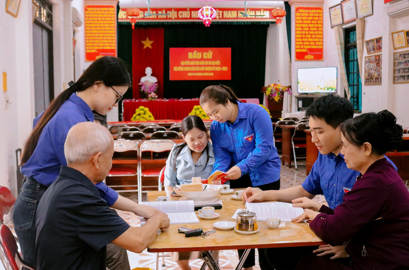 Niềm vinh dự lần đầu l&agrave;m cử tri- Ảnh 7.