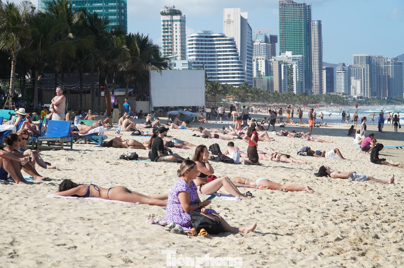 Dẹp vấn nạn lấn chiếm ở b&atilde;i biển đ&ocirc;ng kh&aacute;ch T&acirc;y nhất Đ&agrave; Nẵng- Ảnh 2.
