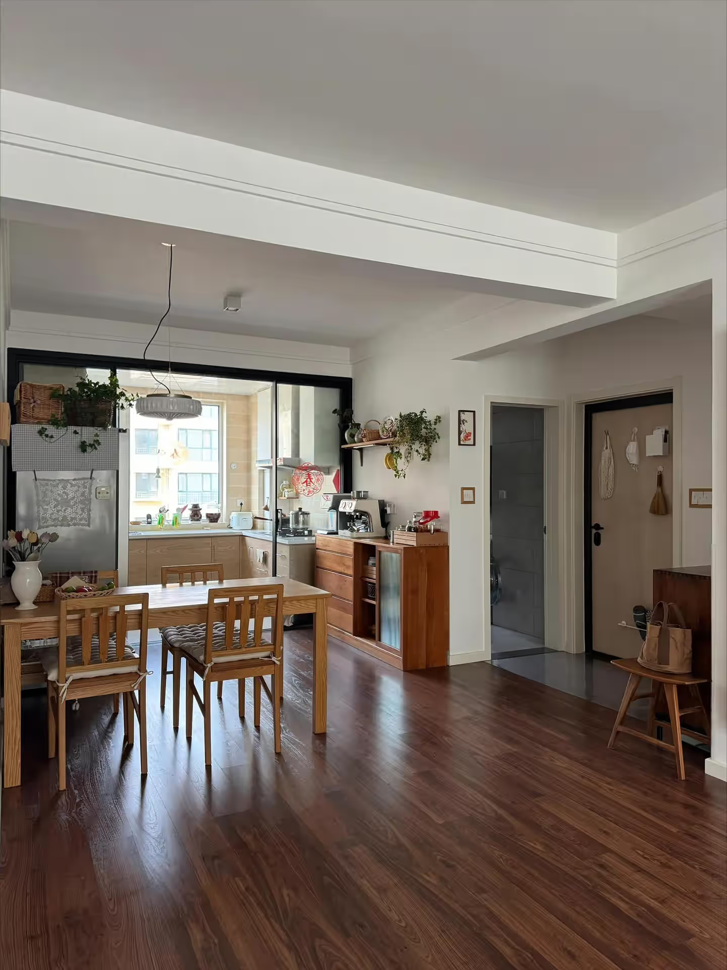 Sau khi tận mắt nh&igrave;n căn nh&agrave; của một phụ nữ 50 tuổi, t&ocirc;i mới hiểu: Nh&agrave; sạch ch&iacute;nh l&agrave; phong thủy tốt nhất - ri&ecirc;ng căn bếp của b&agrave; khiến h&agrave;ng ngh&igrave;n người học theo- Ảnh 1.