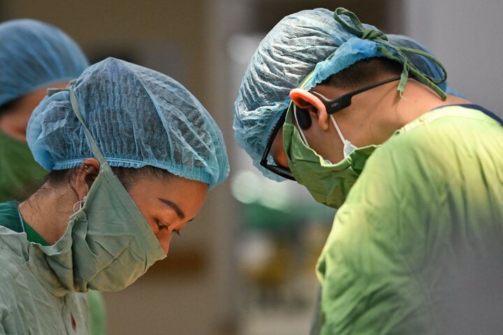 Tiếng kh&oacute;c 1,1kg v&agrave; khoảnh khắc n&iacute;n thở giữa hai sinh mạng của nữ b&aacute;c sĩ- Ảnh 2.