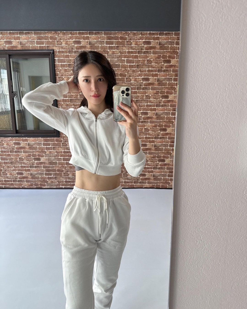 Mẹ Nhật U40 xinh đẹp, tươi tắn như ngo&agrave;i 20: B&iacute; quyết d&aacute;ng đẹp bắt nguồn từ c&aacute;ch ăn- Ảnh 5.