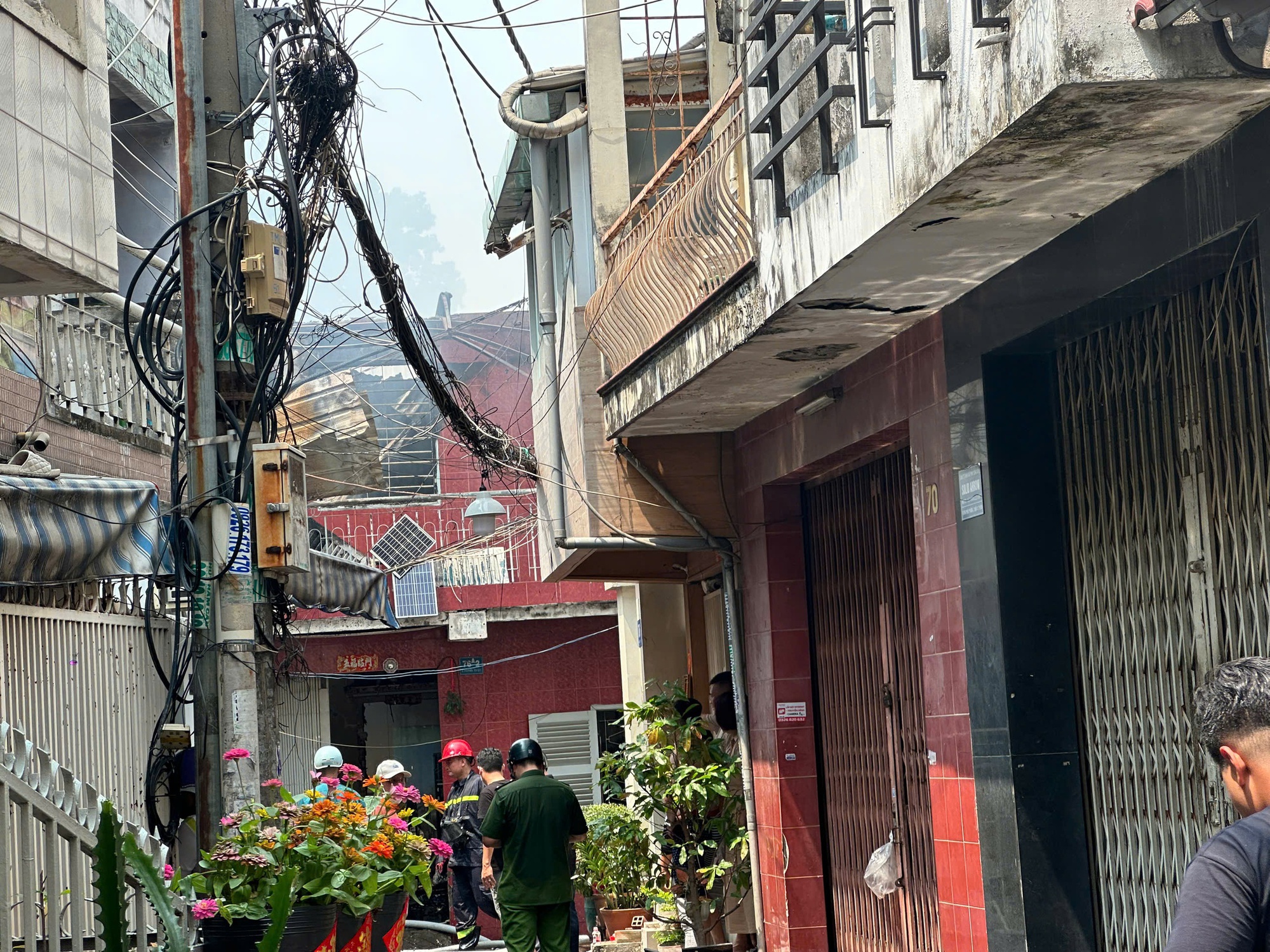 Ch&aacute;y lớn nh&agrave; d&acirc;n ở phường Minh Phụng, TPHCM- Ảnh 4.