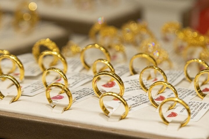 Dốc sạch 200 triệu tiết kiệm chạy đua mua v&agrave;ng, t&ocirc;i sững sờ khi lỗ nặng khi gi&aacute; giảm nhanh: Rủi ro lớn thế n&agrave;o khi FOMO- Ảnh 2.