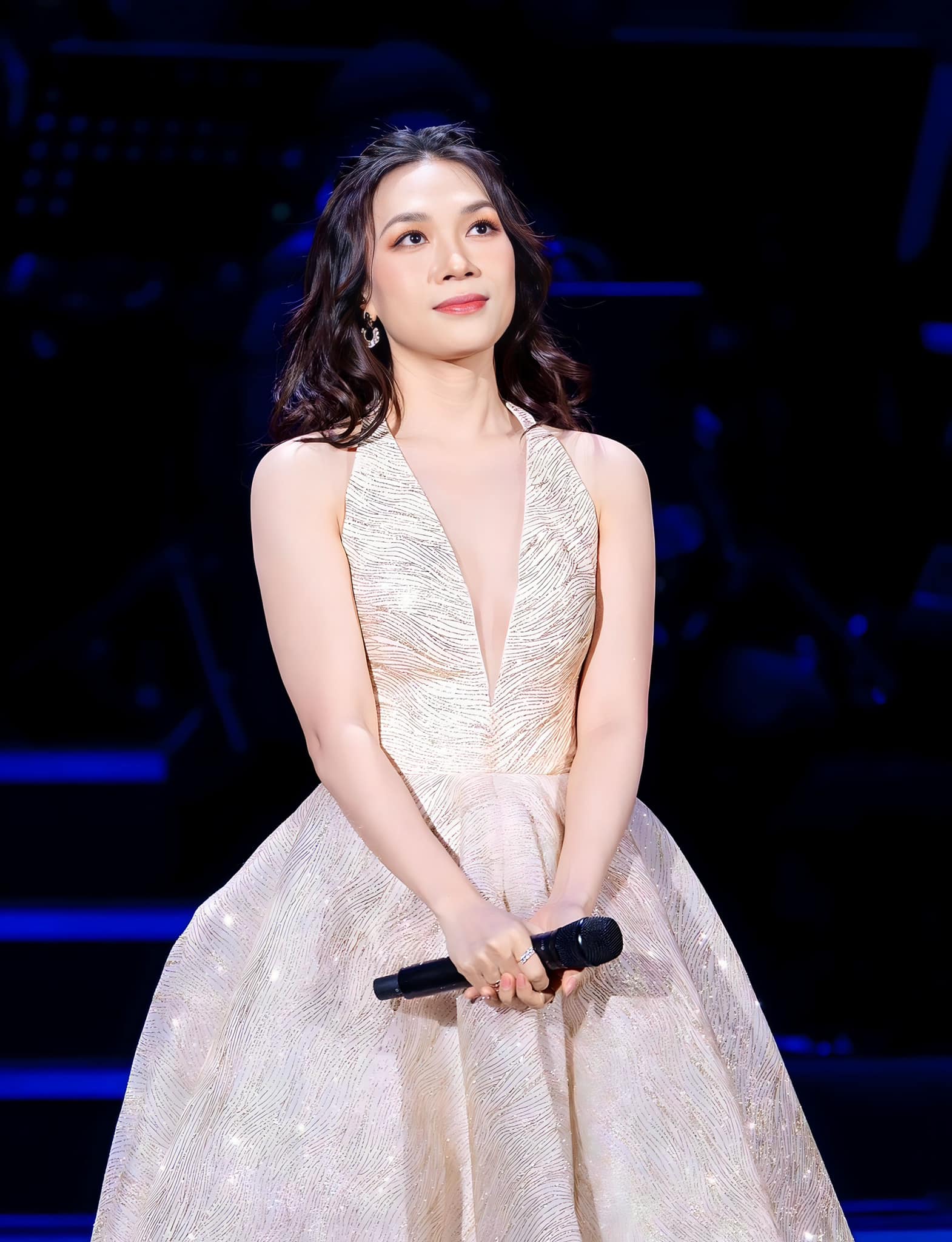 Nữ thủ khoa Nhạc viện kiếm 5.7 tỷ đồng/ng&agrave;y: 45 tuổi trẻ đẹp nhờ "uống nước nhớ nguồn", l&agrave;m g&igrave; cũng được cả nước ủng hộ- Ảnh 2.