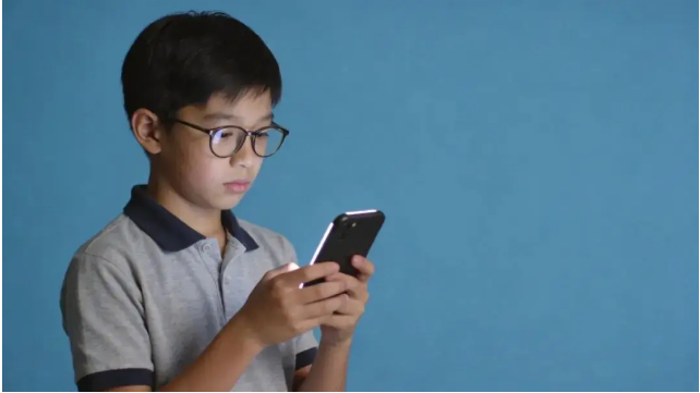 Ng&agrave;y c&agrave;ng nhiều trẻ "suy tho&aacute;i n&atilde;o", nguy&ecirc;n nh&acirc;n số 1 kh&ocirc;ng phải điện thoại di động- Ảnh 1.