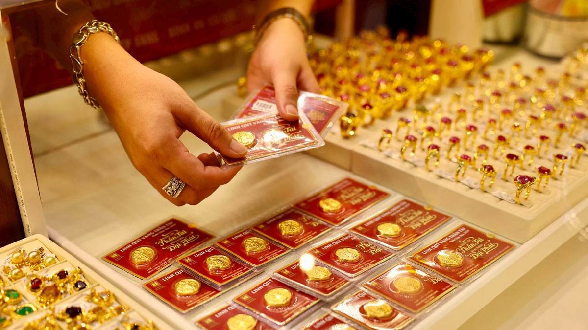 Dốc sạch 200 triệu tiết kiệm chạy đua mua v&agrave;ng, t&ocirc;i sững sờ khi lỗ nặng khi gi&aacute; giảm nhanh: Rủi ro lớn thế n&agrave;o khi FOMO- Ảnh 3.