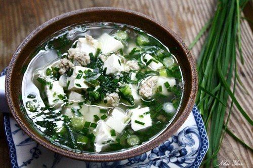 C&oacute; một loại rau rất quen trong bữa cơm Việt nhưng người xưa xem như &ldquo;rau chi&ecirc;u t&agrave;i&rdquo;- Ảnh 1.