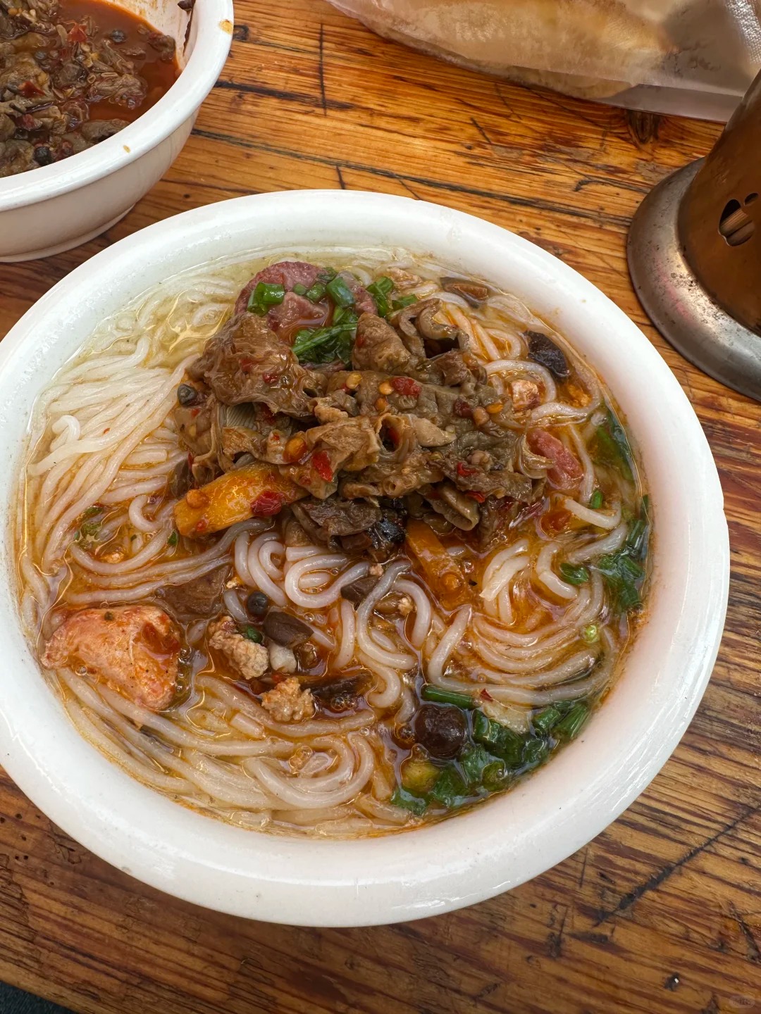 Ở v&ugrave;ng n&agrave;y c&oacute; m&oacute;n kẹo tơ sen lạ l&ugrave;ng: H&oacute;a ra lại l&agrave; thức qu&agrave; tuổi thơ lớn c&ugrave;ng bao người d&acirc;n Việt!- Ảnh 1.